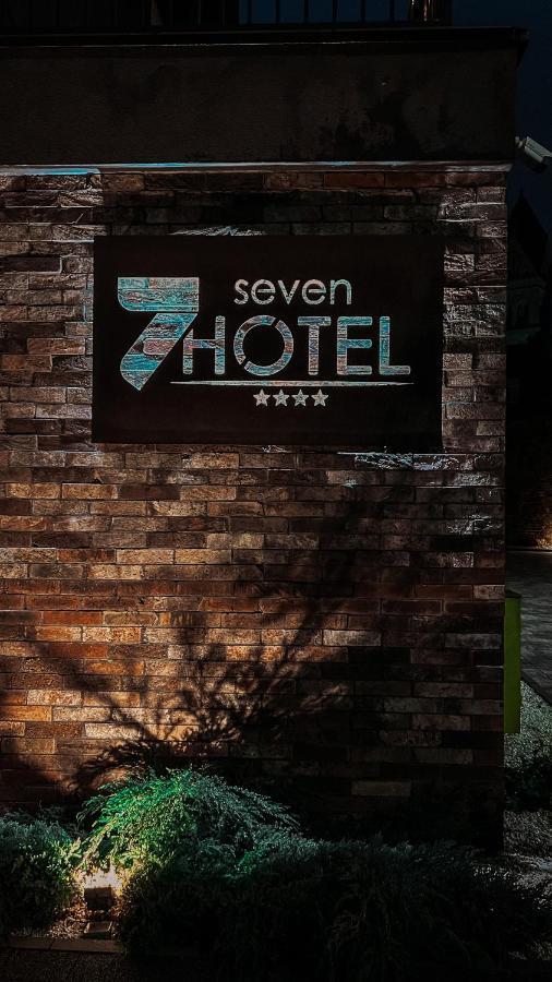 Seven Hotel Bytom - Katowice Buitenkant foto